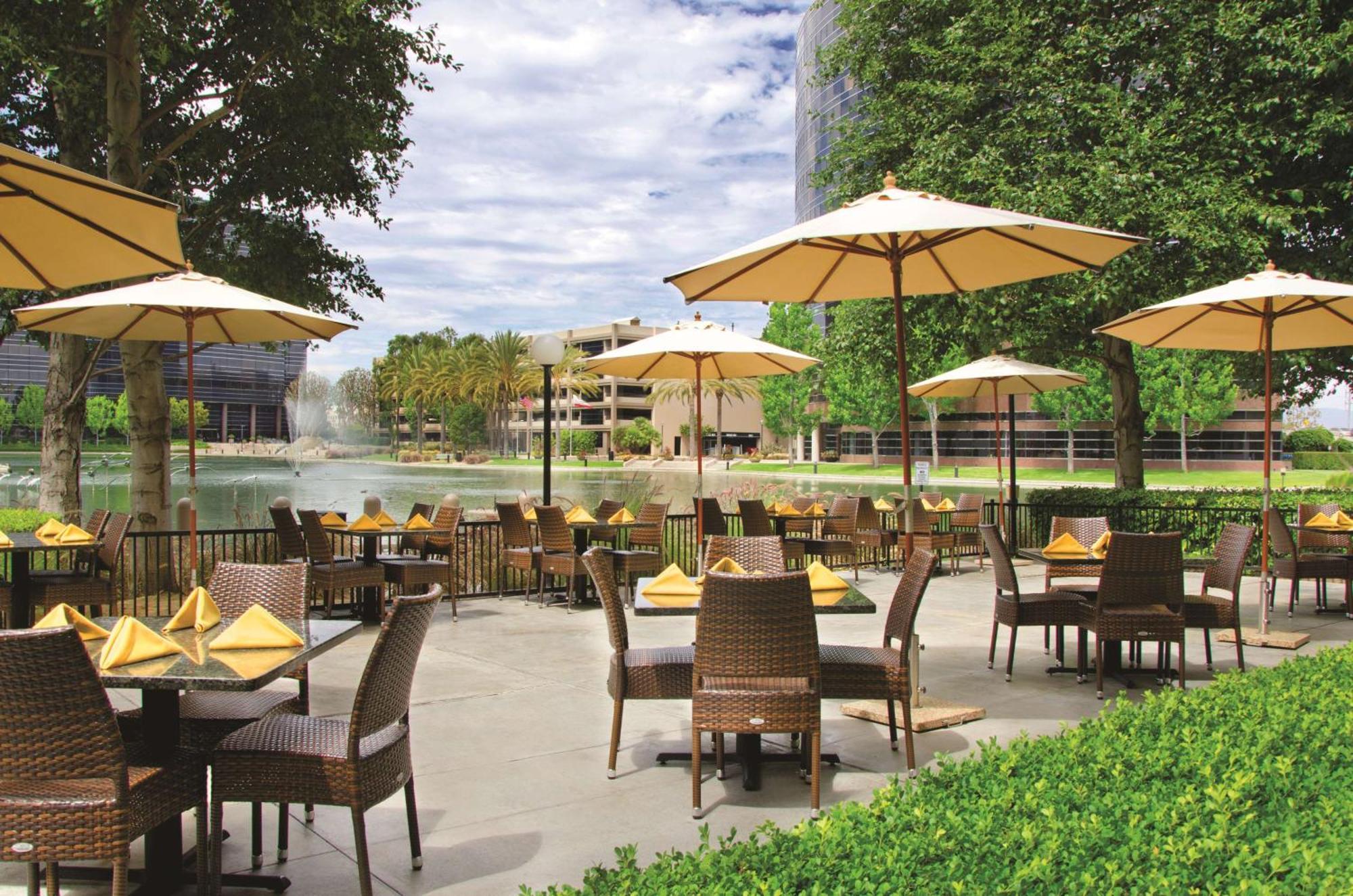 Doubletree By Hilton Orange County Airport Hotel Santa Ana Eksteriør billede